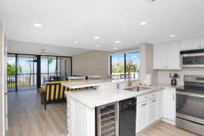 Bayfront townhouse located in the lush tropical setting of Rock Harbor Club, condo
